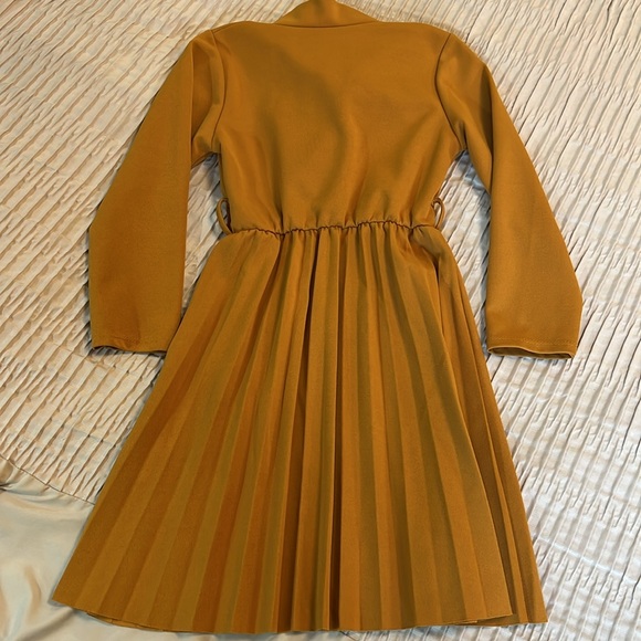 🟢 BUNDLE 2 ITEMS for 20$ - Girls DRESS in excellent condition - Picture 13 of 14